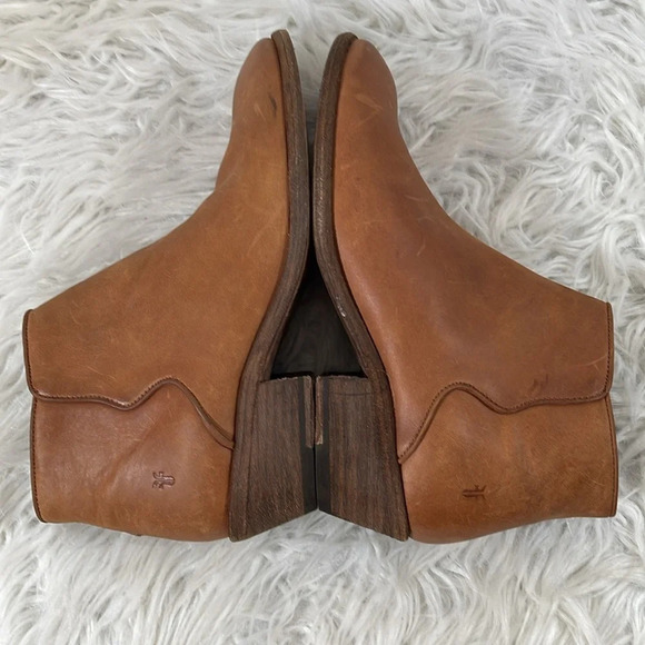 Frye Carson Piping Cognac DISTRESSED LEATHER Ankle Bootie Heel Side Zip Size 7.5 - Picture 8 of 13